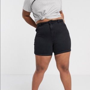 Vera Moda Curve denim mom shorts in black